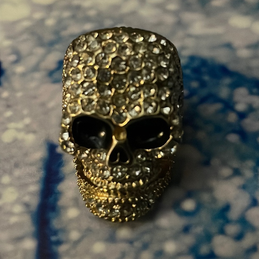 Urban skull ring